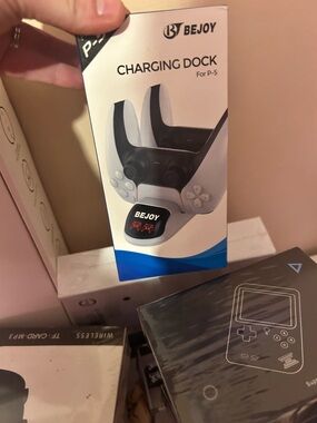 BEJOY White Dual Charging Dock for P-5 Controller - White/Black